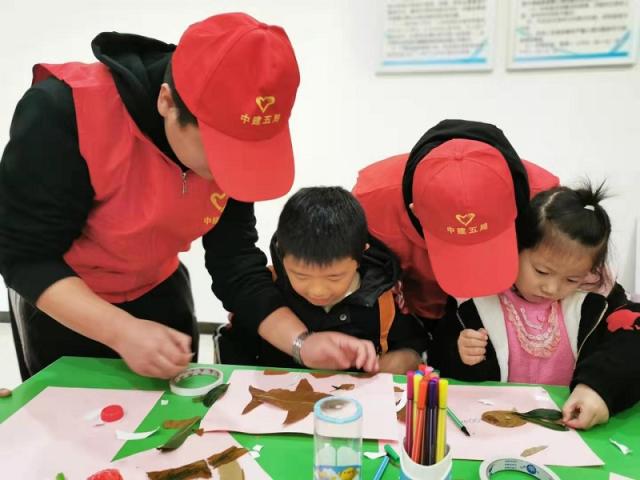 以愛筑夢(mèng)，守護(hù)童心——中建五局超英志愿服務(wù)隊(duì)走進(jìn)社區(qū)關(guān)愛困境留守兒童