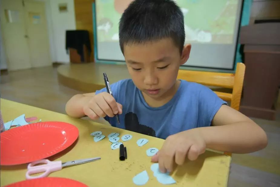 童眼看世界，巧手塑未來——我館成功舉辦“環(huán)保手工變廢為寶”科普知識(shí)活動(dòng)